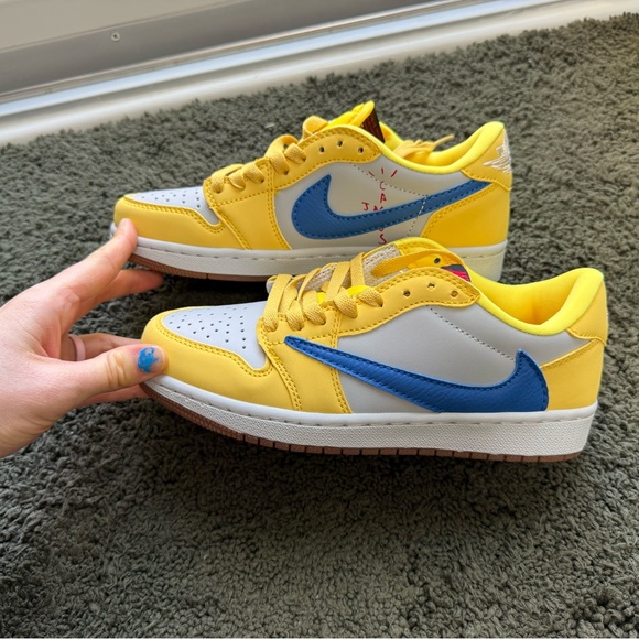 Other - Men’s Yellow and Blue Shoes -Size 6.5